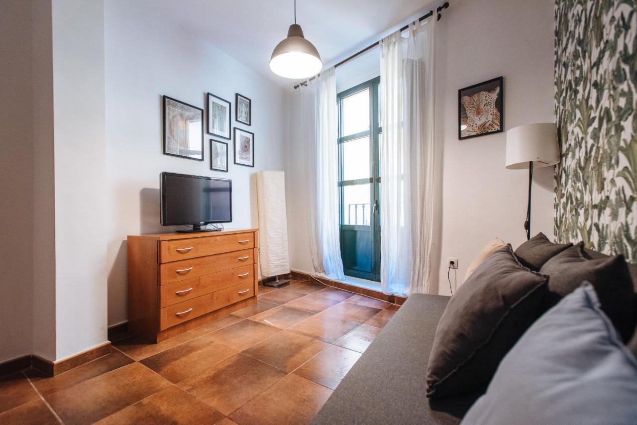 Homeyseville- Bright Apartment At Santa Cruz 6 Pax, Parking Optional Ngoại thất bức ảnh