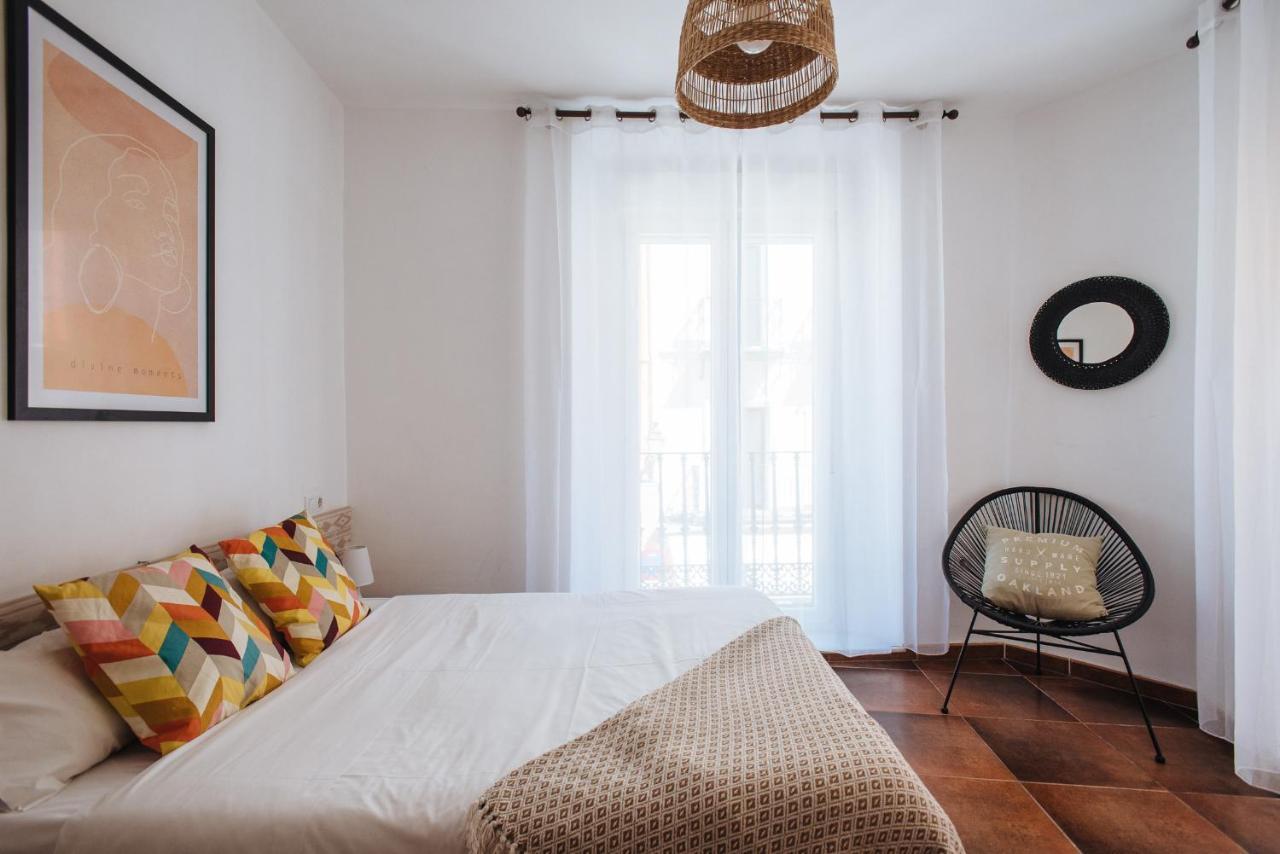 Homeyseville- Bright Apartment At Santa Cruz 6 Pax, Parking Optional Ngoại thất bức ảnh