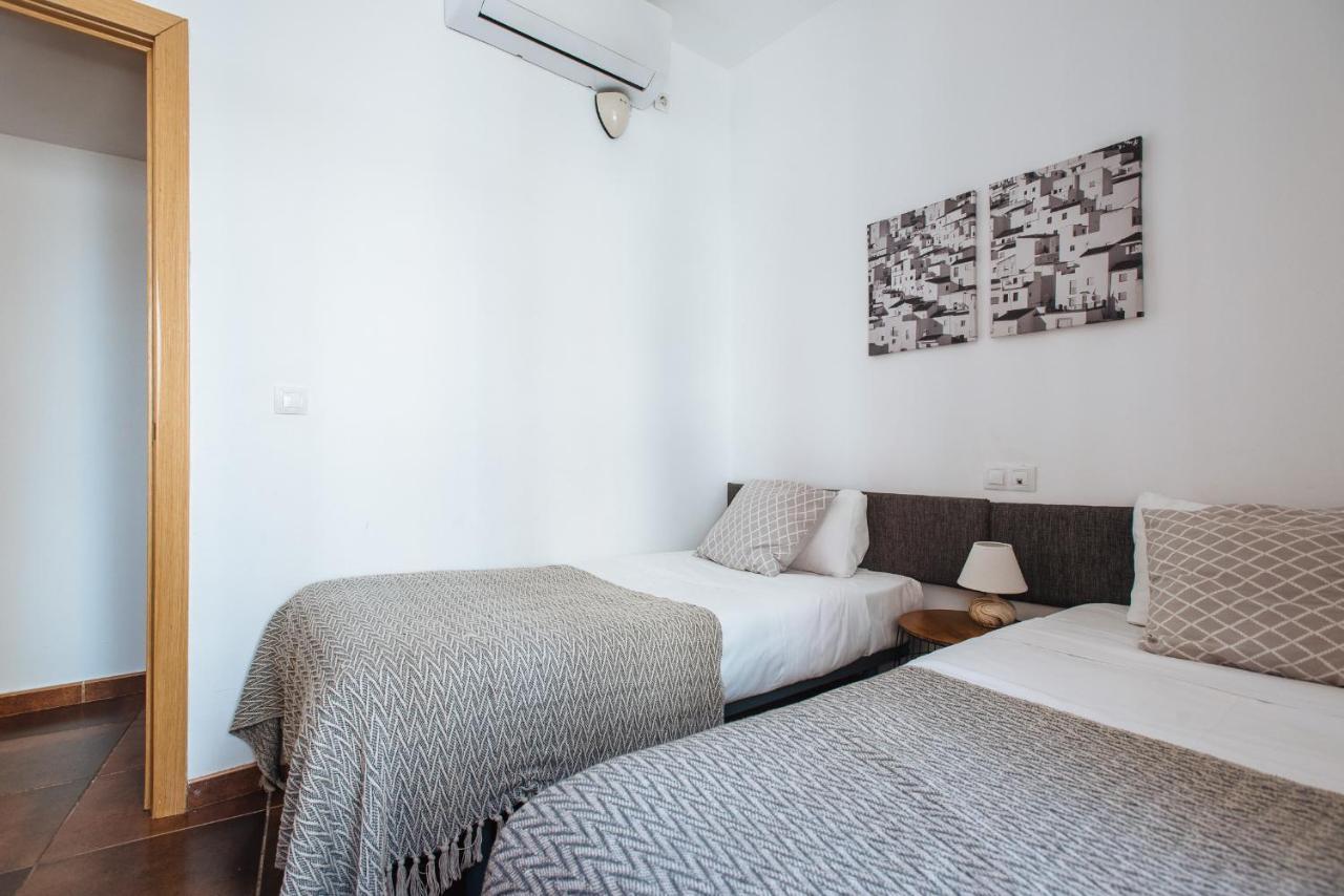 Homeyseville- Bright Apartment At Santa Cruz 6 Pax, Parking Optional Ngoại thất bức ảnh