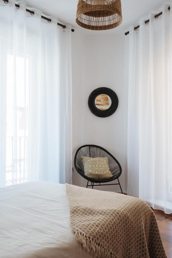 Homeyseville- Bright Apartment At Santa Cruz 6 Pax, Parking Optional Ngoại thất bức ảnh